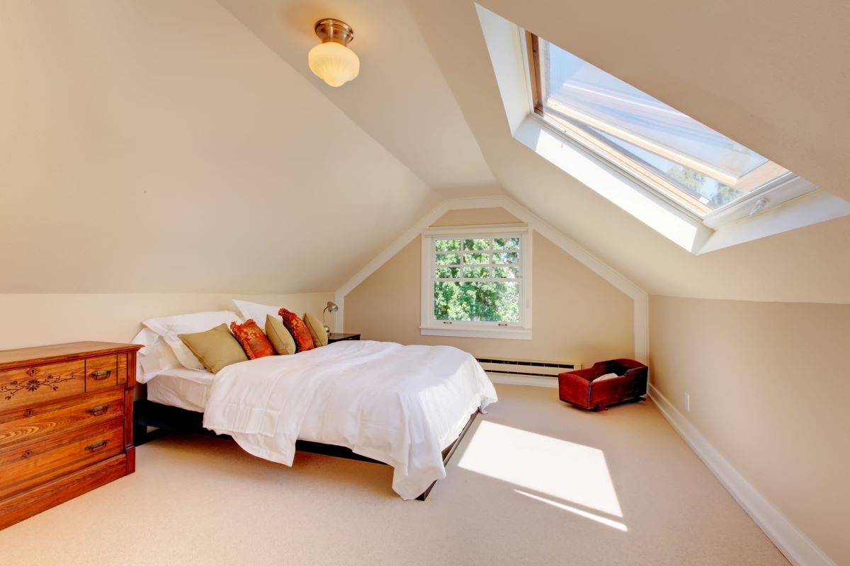 Unique Design: Triangle windows with warm wood frames can add a distinct touch to any interior décor.
Enhanced Natural Lighting: These windows allow ample sunlight to enter the room, creating a warm and inviting atmosphere.